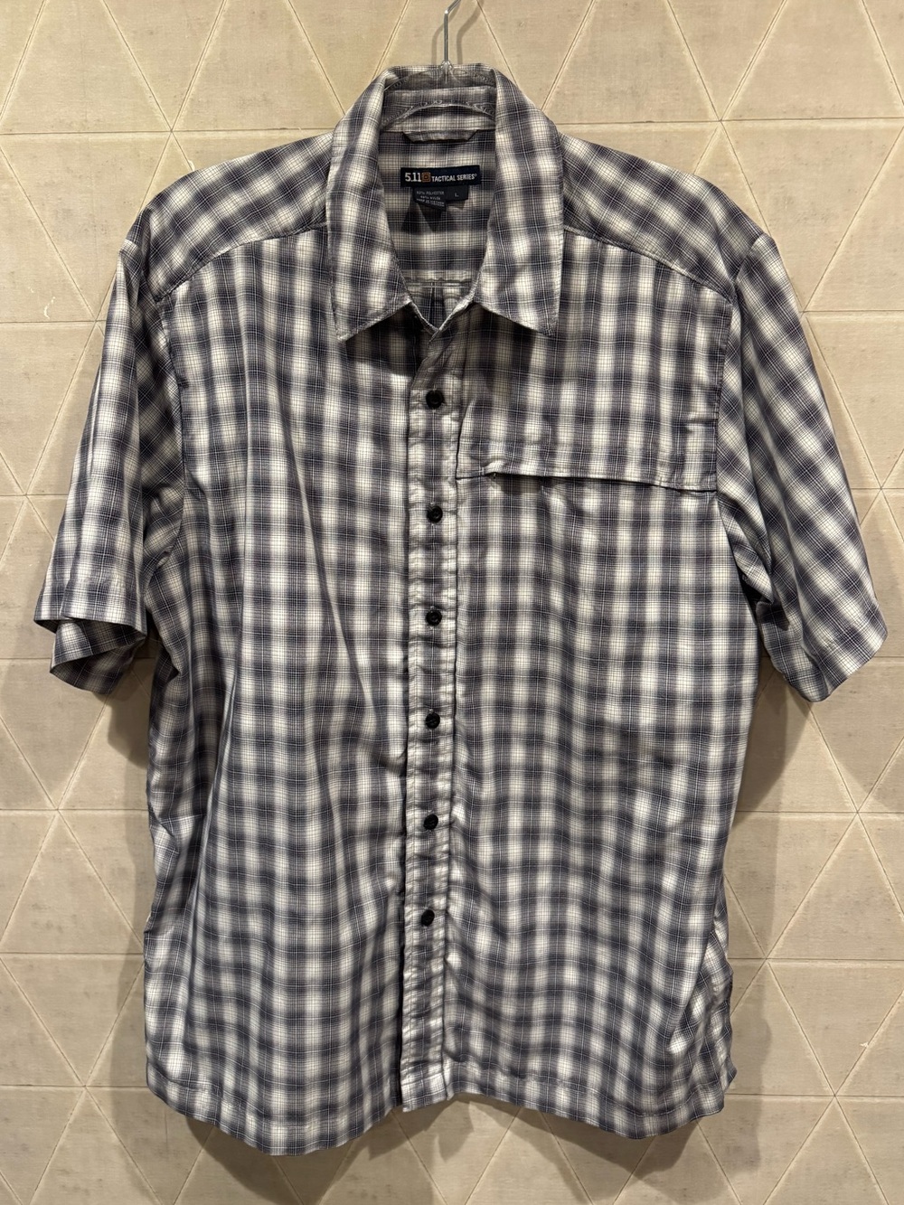 5.11 Tactical short-sleeve shirt black and white plaid snap-front closures L